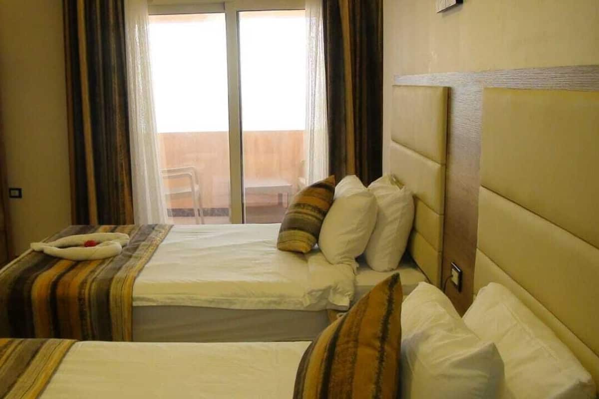 Suite familiare, 3 camere da letto, vista oceano parziale | 1 camera, minibar, una cassaforte in camera, lenzuola