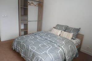 3 chambres, bureau, fer et planche à repasser, Wi-Fi gratuit