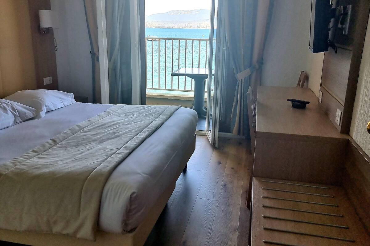 double or twin room | in-room safe, individually decorated, individually furnished, desk