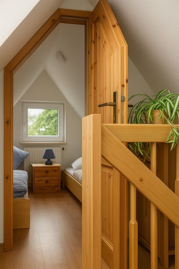 2 Schlafzimmer, Reisekinderbett