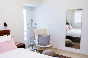 2 habitaciones, tabla de planchar con plancha, wifi y ropa de cama 