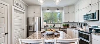 Stunning farmhouse with Mountain View’s!