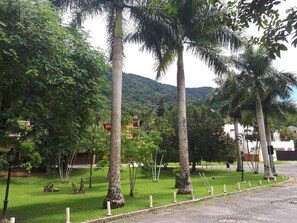 المنطقة المحيطة بالمنشأة