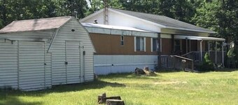 Great for big group!! House on 10 acres!!