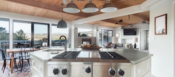 Vino Blanco by AvantStay | Private Wine Country Home w/ Mtn Views & Deck