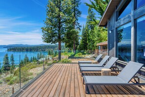 Terrace/patio - Lakeview by AvantStay | Private Waterfront Cabin w/ Hot Tub & Views (Tahoe Vista)