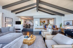 Smart TV, fireplace, table football, offices - Lakeview by AvantStay | Private Waterfront Cabin w/ Hot Tub & Views (Tahoe Vista)