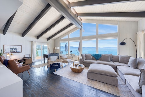 Lakeview by AvantStay | Private Waterfront Cabin w/ Hot Tub & Views