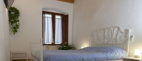 Bureau, lits pliants/supplémentaires gratuits, Wi-Fi gratuit