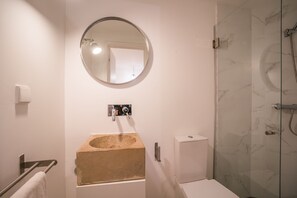 Shower, towels, shampoo, toilet paper