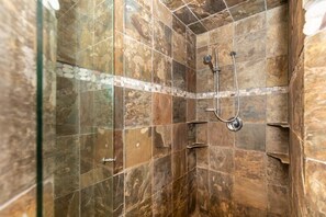 Duschwanne, Whirlpool, Haartrockner, Seife