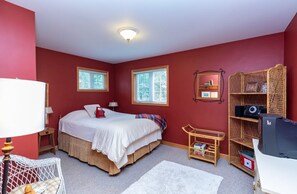 4 bedrooms, desk, free WiFi, bed sheets