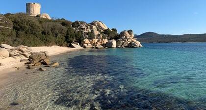 LUXURY AND QUIET VILLA WITH POOL - 10 mins FROM THE BEACHES