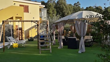 Children’s play area – outdoor