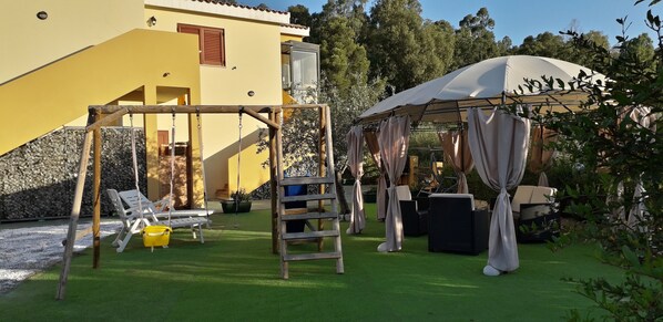 منطقة لعب الأطفال - خارجية