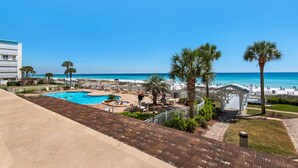 A resort pool area with a view of the beach and ocean. - Ocean Front Destin Condo, Newly Redecorated (Destin)