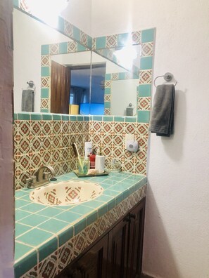 Shower, towels, toilet paper - House in PV old town (Alta Vista)