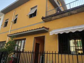 Exterior - the corner of the independent baby studio (Comune di Sesto Fiorentino)