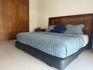 2 bedrooms, in-room safe, desk, iron/ironing board