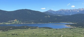 Cosy chalet LES ANGLES with superb lake and mountain views - sleeps 4