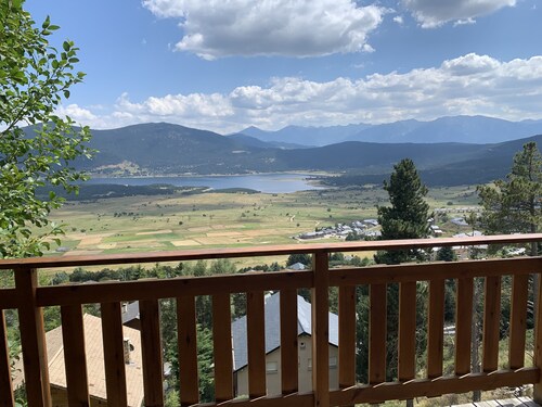 Bottom of chalet splendid view on lake, 4-6 persons