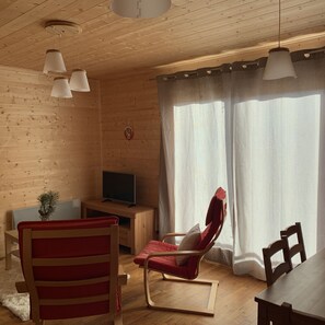 TV - Bottom of chalet splendid view on lake, 4-6 persons (Les Angles)