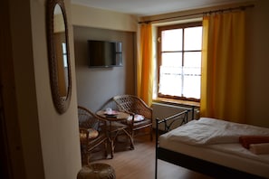 Select Comfort beds, free WiFi, bed sheets