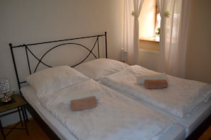 Select Comfort beds, free WiFi, bed sheets