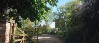 Luxury Countryside Retreat with private Hot tub, Broad House Farm Worcestershire