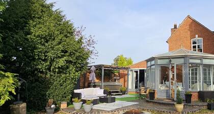Luxury Retreat with private Hot tub at Broad House Farm   Worcestershire