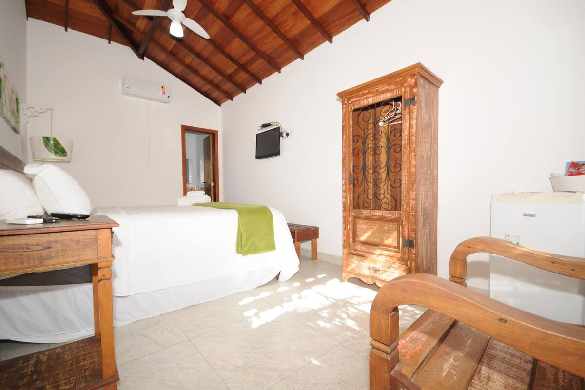 Triple Room | Minibar, iron/ironing board, free WiFi, bed sheets