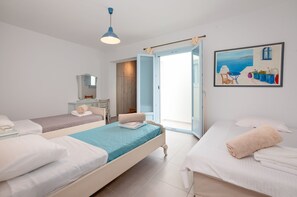 8 chambres, coffres-forts dans les chambres, fer et planche à repasser