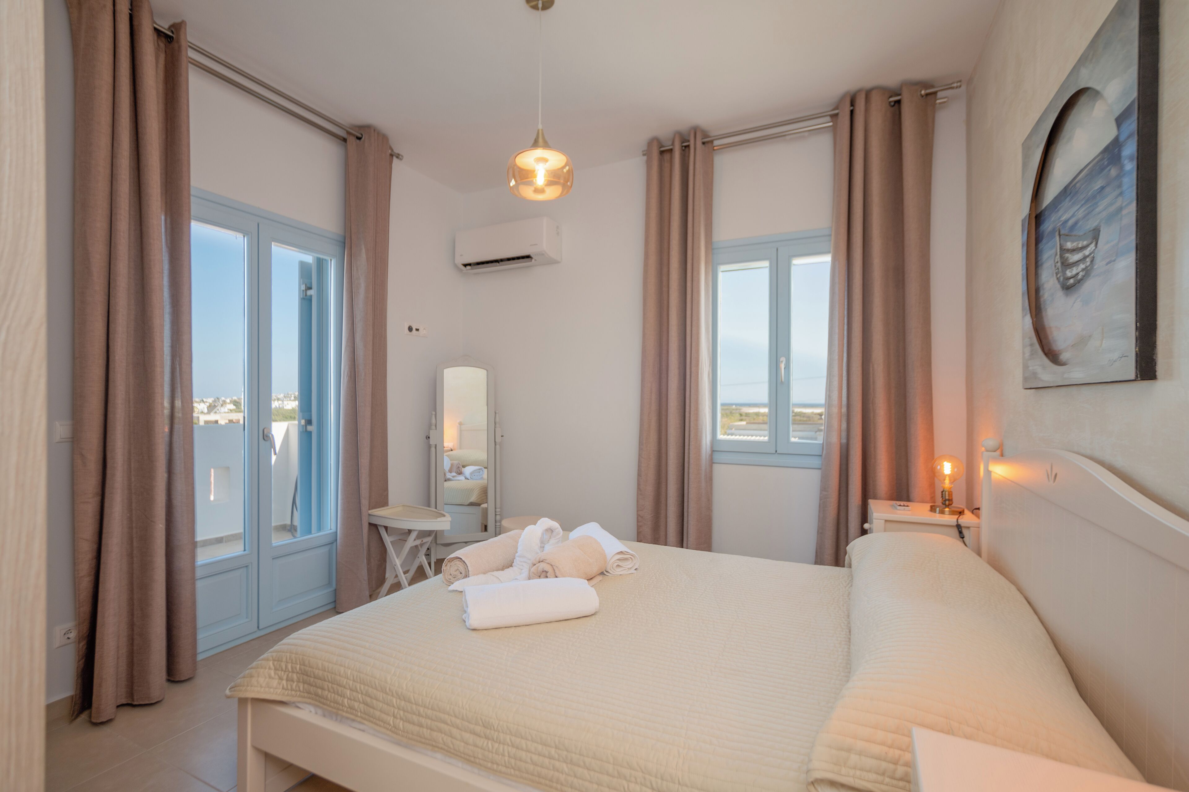 8 slaapkamers, een kluis op de kamer, een strijkplank/strijkijzer