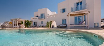 SUPERB NEW VILLA, in der Nähe der BLUE FLAG BEACH IN AGIA ANNA NAXOS