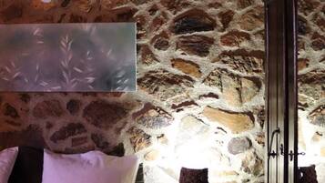 2 slaapkamers, een strijkplank/strijkijzer, gratis wifi, beddengoed