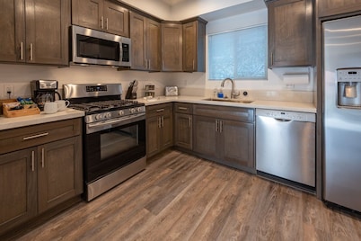 Close to it all!  Long Beach 5bed/4bath