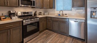 Close to it all!  Long Beach 5bed/4bath