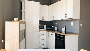 Apartment, 1 Bedroom | Dapur peribadi | Peti sejuk, ketuhar, dapur, alat memasak/pinggan mangkuk/perkakas dapur