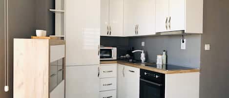 Appartamento, 1 camera da letto | Cucina privata | Frigorifero, forno, piano cottura, pentole/stoviglie/utensili