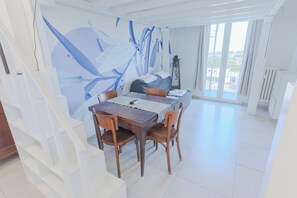 Studio | Coin séjour | TV connectée de 35 pouces avec chaînes numériques, télévision, Netflix