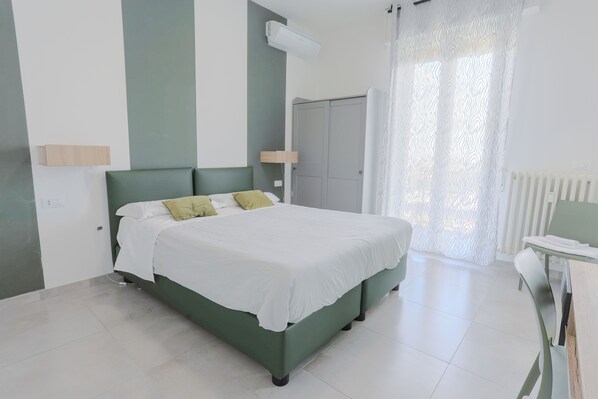 Chambre avec lits jumeaux, balcon (CAMERA 1) | Literie de qualité supérieure, couette en duvet d'oie