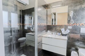 Double Room, Balcony (CAMERA 2) | Bathroom | Shower, rainfall showerhead, free toiletries, hair dryer