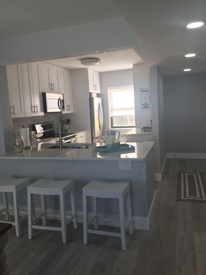 Fridge, microwave, stovetop, dishwasher