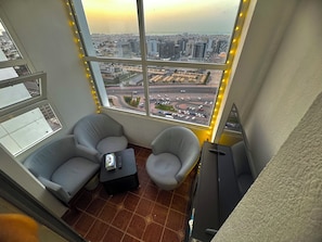 Dormitorio compartido estándar, solo para mujeres, vista parcial al mar | Balcón