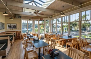Dining - Perfect location to relax, unwind, renew and enjoy San Juan Island (Friday Harbor)