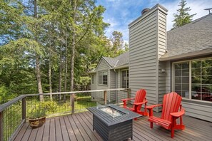 Terrace/patio - Perfect location to relax, unwind, renew and enjoy San Juan Island (Friday Harbor)