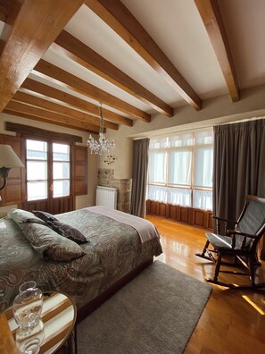 5 slaapkamers, een strijkplank/strijkijzer, wifi, beddengoed