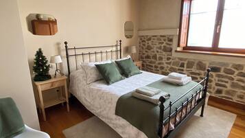 5 slaapkamers, een strijkplank/strijkijzer, wifi, beddengoed