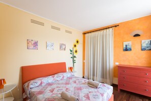 1 bedroom, iron/ironing board, WiFi, bed sheets - The Orange Spot. Luxury Apartment with terraces and private parking. (Argegno)