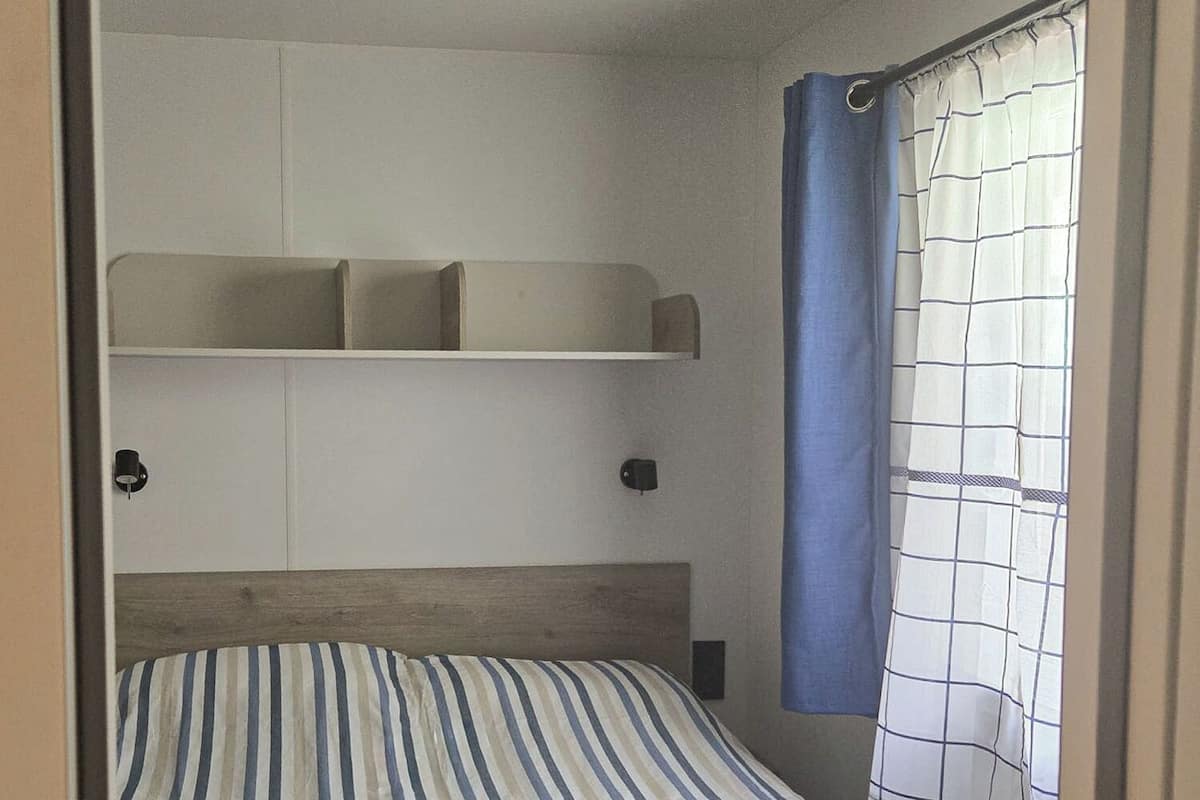 Superior Bungalow, Mountain View | Blackout drapes, bed sheets
